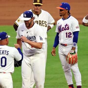Sign my jersey! Even Clayton Kershaw’s opponents want one