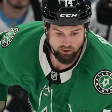 Stars’ Jamie Benn to miss at least 4 weeks with collapsed lung