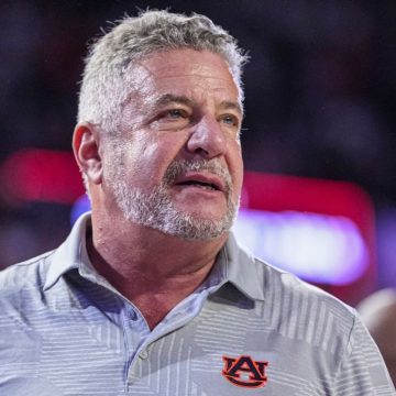 Bruce Pearl steps down as Auburn hoops coach after 11 seasons
