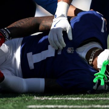 Giants star WR Malik Nabers carted off against Chargers