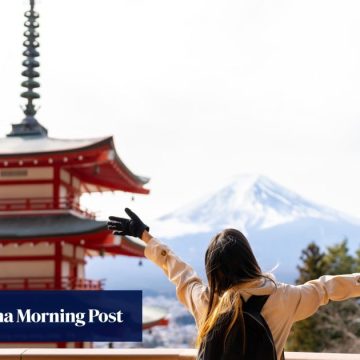 Chinese tourists splash the cash in Japan as weak yen drives travel surge