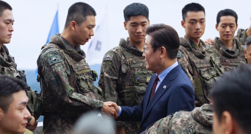 Belief that South Korea needs foreign troops reflects ‘submissive mindset’: Belief that South Korea needs foreign troops reflects ‘submissive mindset’: Lee