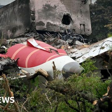Families of victims sue Boeing and Honeywell