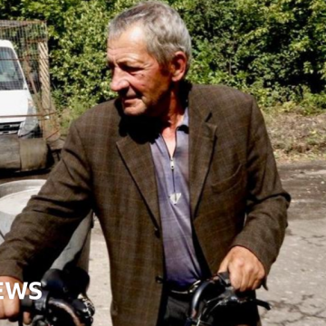 As Russian forces advance, Ukrainians in Donbas must choose to stay or go