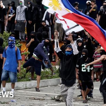 Philippines anti-corruption protests turn violent