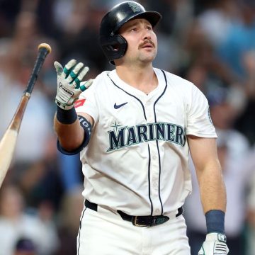 Cal Raleigh hits 59th, 60th home runs as Mariners clinch AL West