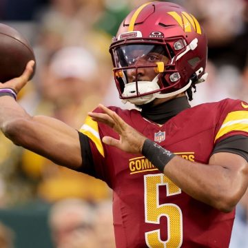 Commanders' Jayden Daniels practices, says status up to doctors