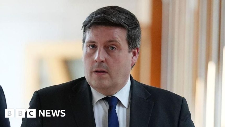Former minister Jamie Hepburn apologises to MSPs after Douglas Ross assault claim