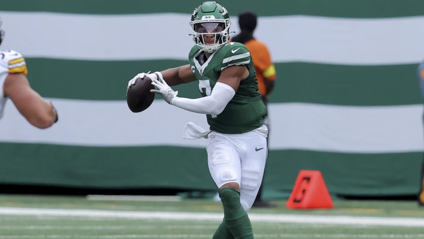 Justin Fields Returns to Jets Practice amid Concussion Recovery Ahead of Dolphins Game