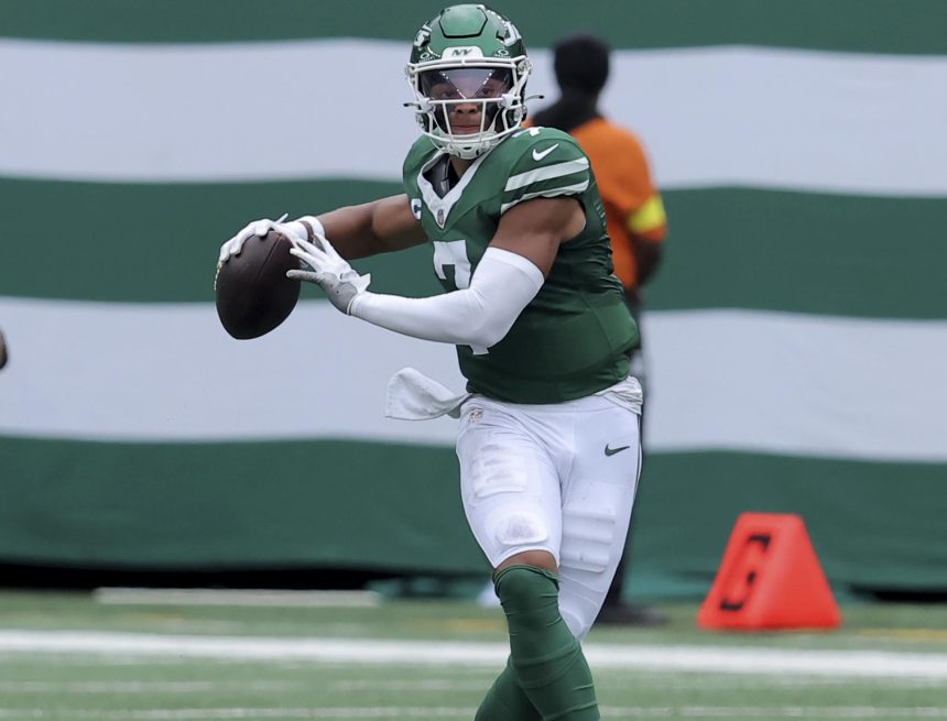 Justin Fields Returns to Jets Practice amid Concussion Recovery Ahead of Dolphins Game