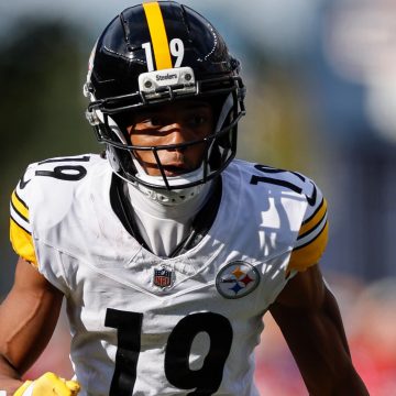 Steelers' Calvin Austin Hospitalized in Ireland After Shoulder Injury vs. Vikings