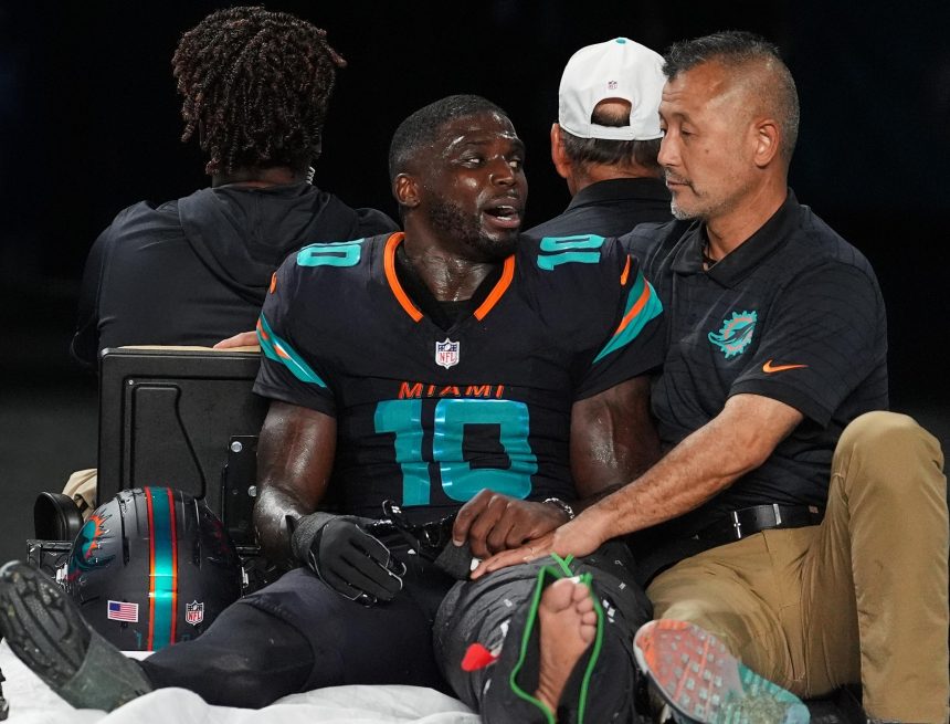 Tyreek Hill Posts Photo After Surgery on Knee Injury, Agent Says WR Will Play in 2026