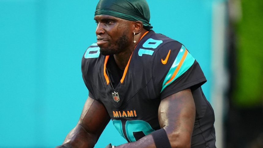 Tyreek Hill returns to Dolphins’ facility, speaks to team