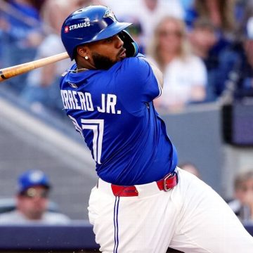 Vlad Jr.’s playoff breakout fuels Jays’ offensive explosion in Game 1 rout