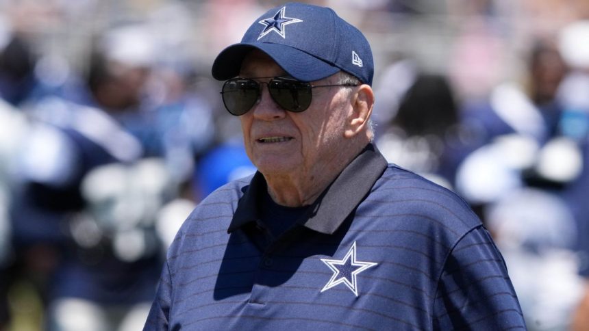 Cowboys owner Jerry Jones says gesture to fans was ‘inadvertent’