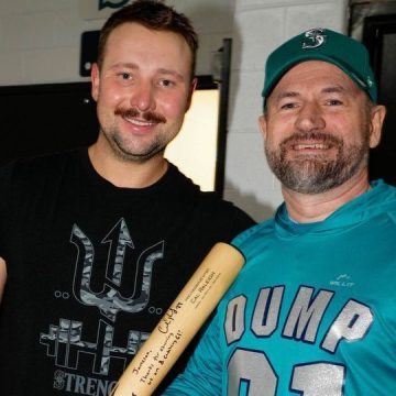 Mariners’ Cal Raleigh sends first postseason homer to fan in ‘Dump Here’ shirt