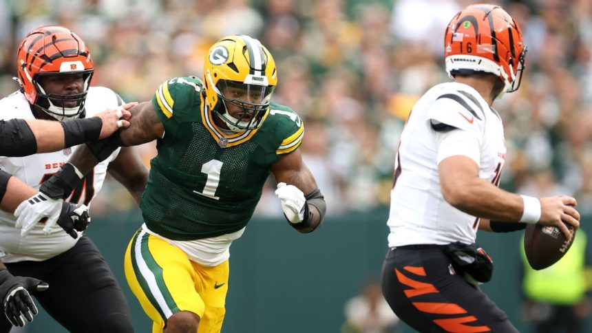Packers’ Micah Parsons calls out one-sided officiating, tush push