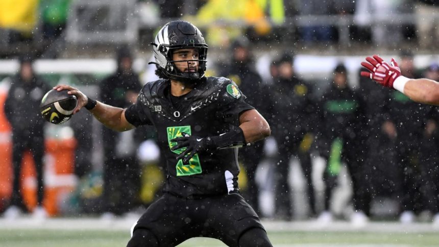 Oregon's Dante Moore leaves game with apparent nose injury Oregon’s Dante Moore leaves game with apparent nose injury