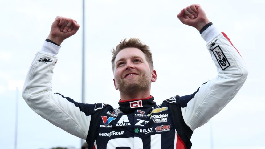William Byron, Kyle Larson get last spots in NASCAR final William Byron, Kyle Larson get last spots in NASCAR final 4