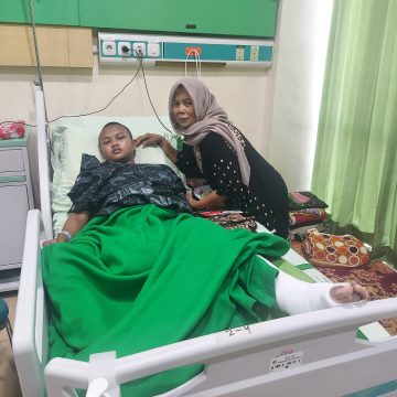 Parents see tragedy, not fault, in Indonesia school collapse | News