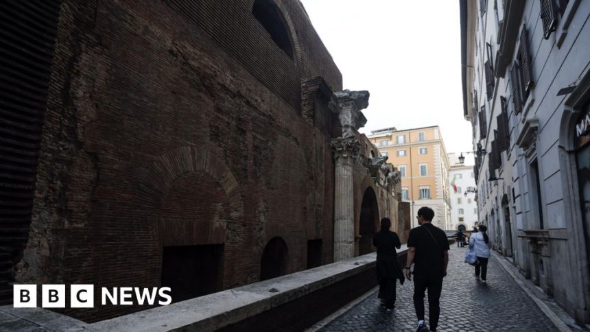 Japanese tourist falls to death at Pantheon in Rome Japanese tourist falls to death at Pantheon in Rome