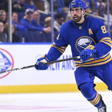5 Way-Too-Early Landing Spots for Alex Tuch Amid NHL Rumors