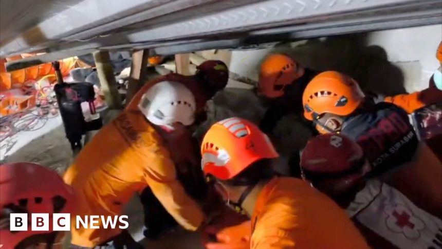 See three trapped students’ rescue