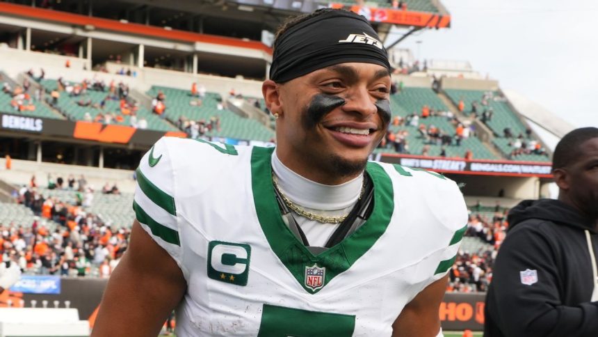 After emotional week, Justin Fields helps Jets win first game After emotional week, Justin Fields helps Jets win first game