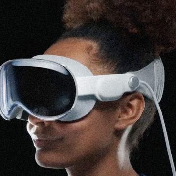 The Vision Pro Was An Expensive Misstep. Now Apple Has to Catch Up With Smart Glasses