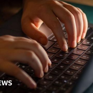 Bereaved families call for inquiry after suicide website warnings 'ignored'