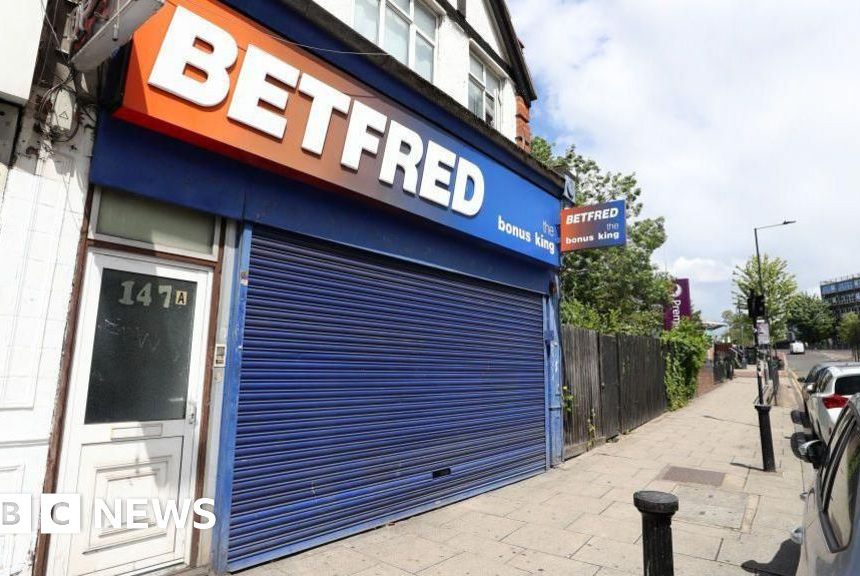Betfred says all its shops may close if Reeves hikes gambling tax
