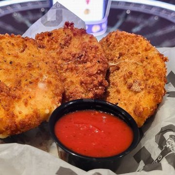 Blackhawks' mozzarella pucks top new NHL, NBA arena food Blackhawks' mozzarella pucks top new NHL, NBA arena food