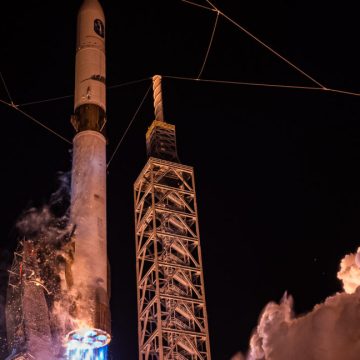 Blue Origin aims to land next New Glenn booster, then reuse it for Moon mission