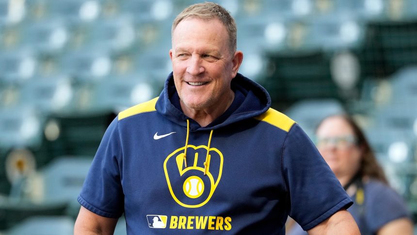 Brewers Manager Pat Murphy Gets Bob Uecker 'Patch' Tattoo in Photo Before NLDS