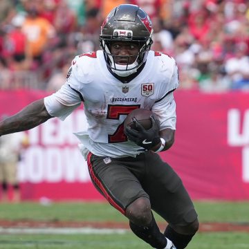 Bucky Irving's Status Reportedly 'Up in the Air' for Bucs vs. Seahawks amid Injury