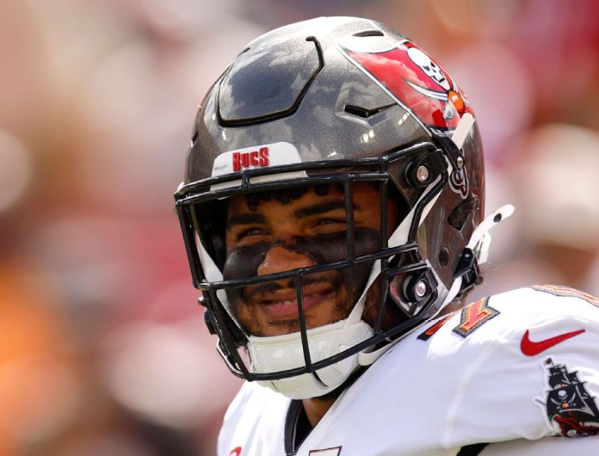 Bucs' Tristan Wirfs breaks down fan heckling Baker Mayfield