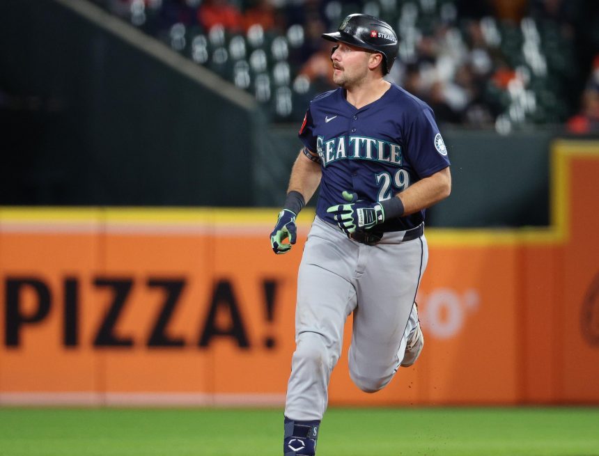 Cal Raleigh Meets Mariners Fan Who Caught HR with Viral 'Dump 61 Here' Shirt in Photo