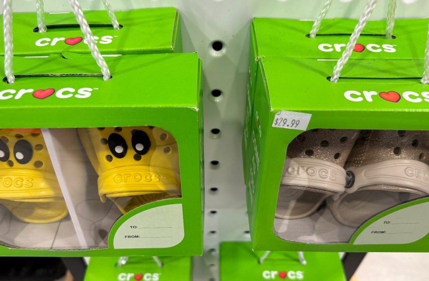crocs, crocs clogs, crocs croslite