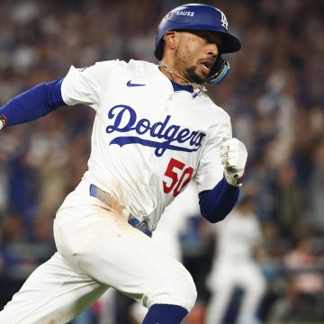 Dodgers-Phillies Series Excites Fans After Betts, LAD Sweep Reds in MLB Playoffs
