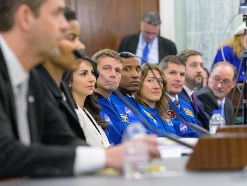 Elon Musk just declared war on NASA’s acting administrator, apparently