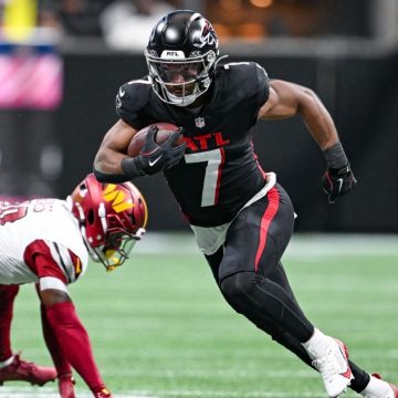 Falcons' Robinson talks LeBron James X shoutout, connection after big night
