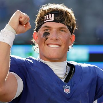 Fantasy football last-minute pickups for Week 5: Jaxson Dart, Brenton Strange among top options