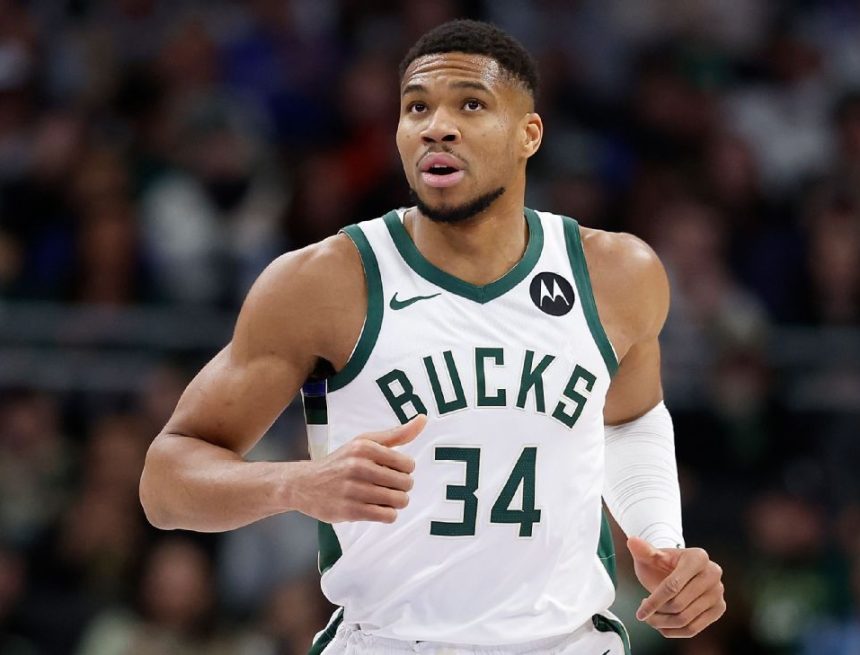 Giannis: Sole focus with Bucks, but 'human' if I change mind