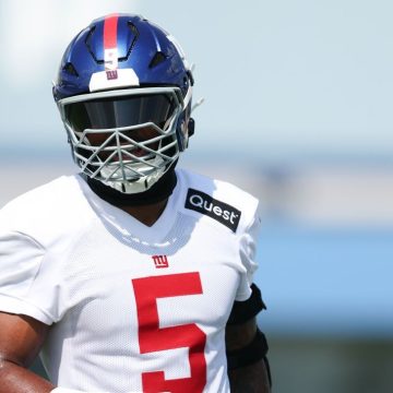 Giants' Kayvon Thibodeaux miffed as tush push fumble not called Giants' Kayvon Thibodeaux miffed as tush push fumble not called