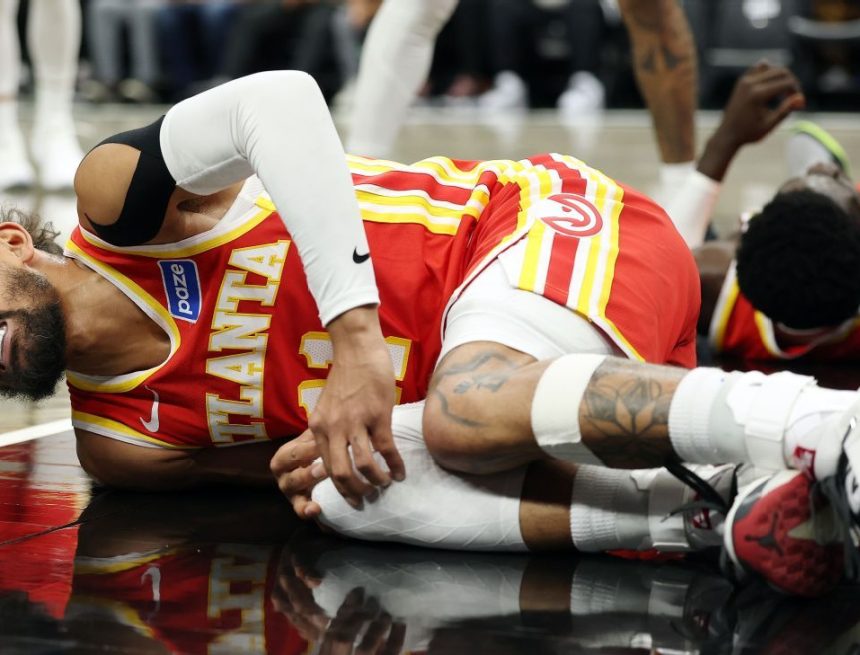 Hawks' Trae Young exits win vs. Nets with right knee sprain