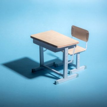 High school’s AI security system confuses Doritos bag for a Empty school desk on a blue background. .