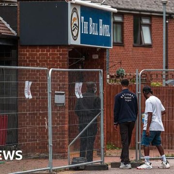 Home Office 'squandered billions' on asylum accommodation, MPs say Home Office 'squandered billions' on asylum accommodation, MPs say
