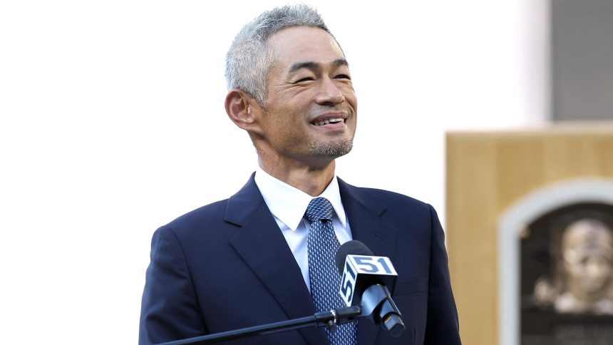 Ichiro Plays in Mariners' Intra-Squad Scrimmage amid Bye During MLB Playoffs