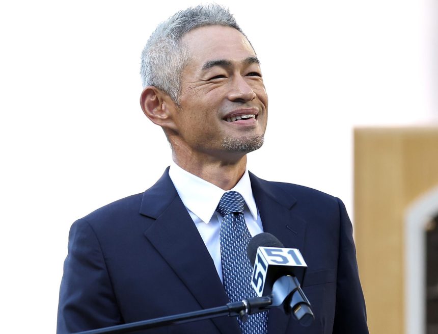 Ichiro Plays in Mariners' Intra-Squad Scrimmage amid Bye During MLB Playoffs