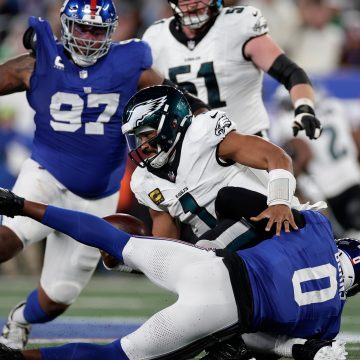Jalen Hurts, Eagles Ripped by NFL Fans After 2nd Straight Loss Following Giants' Win